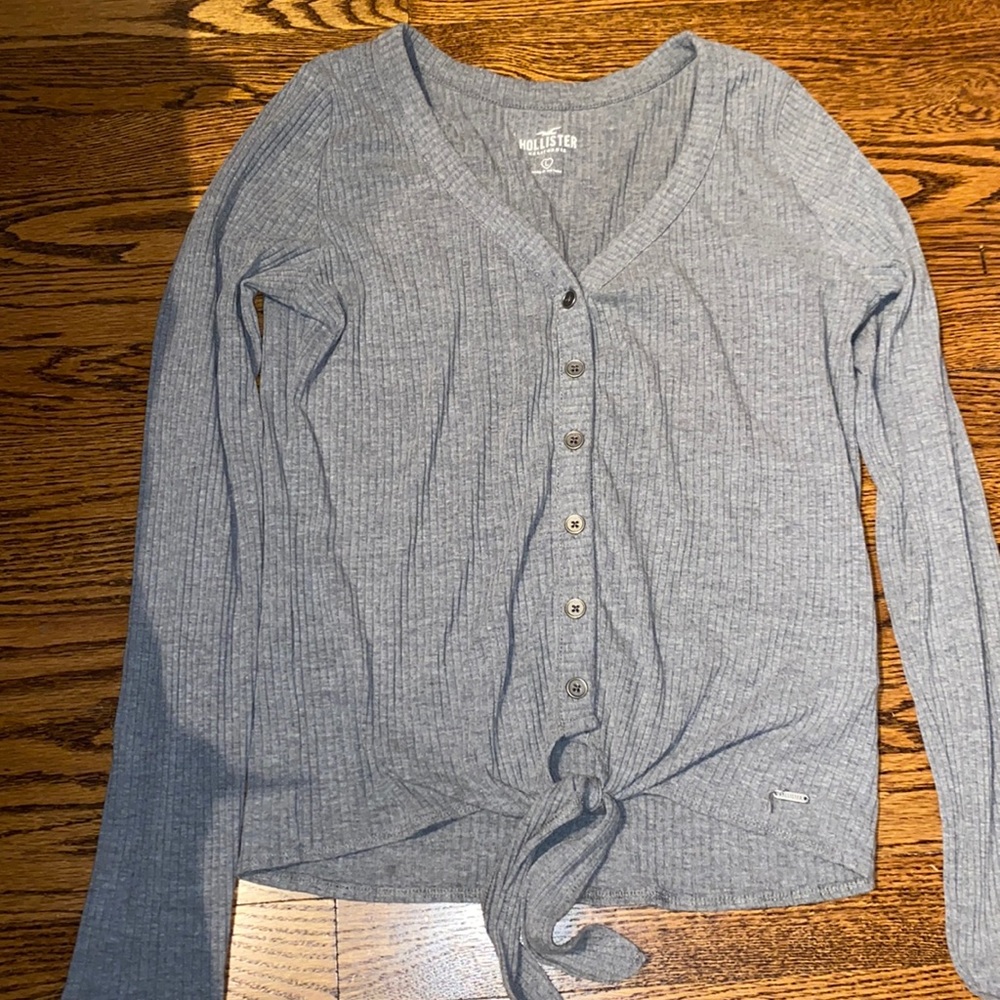 Grey hollister shirt